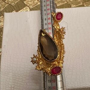 Elegant Gold and Red Gemstone Women's Ring